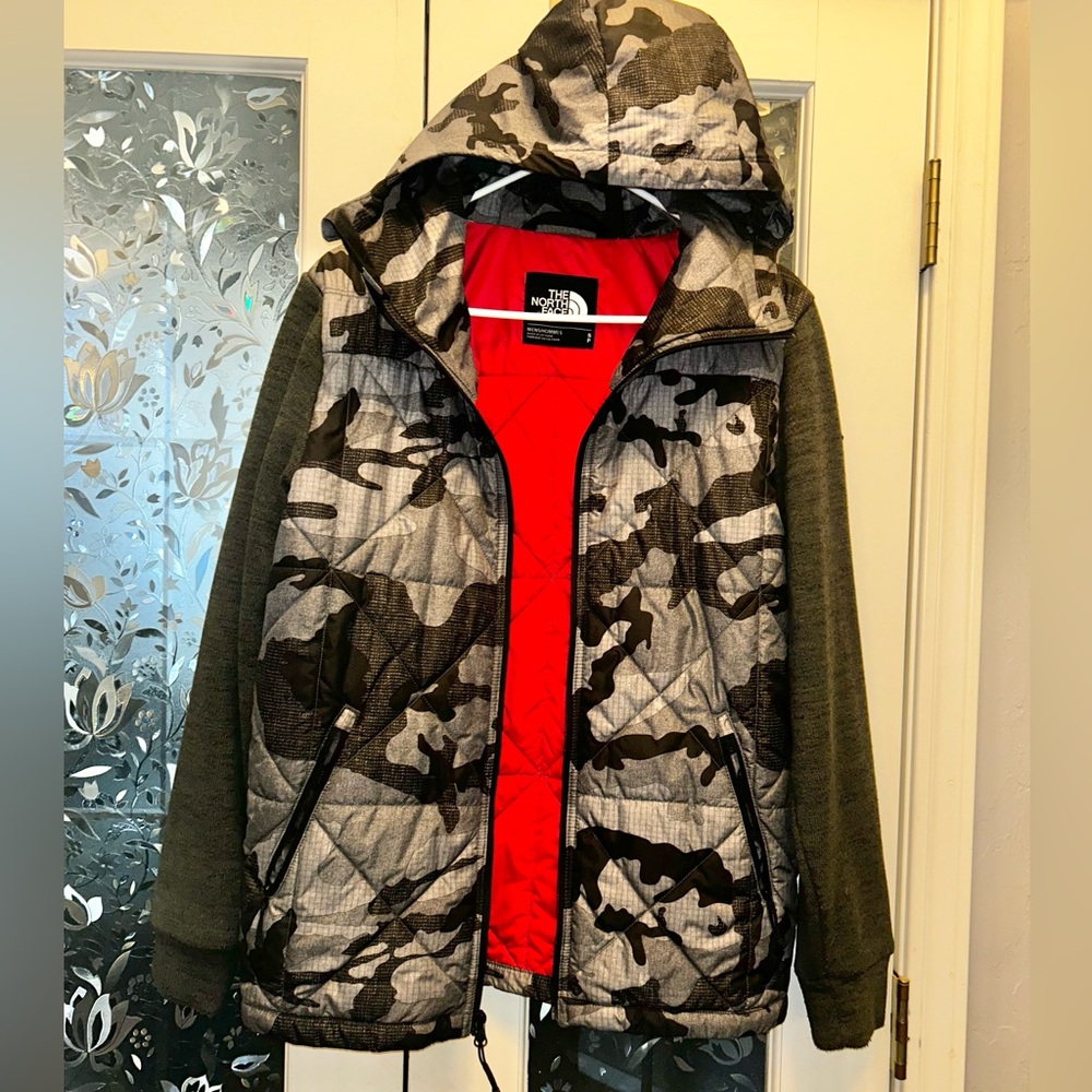 The North Face Men’s Lightweight Puffer Jacket size S